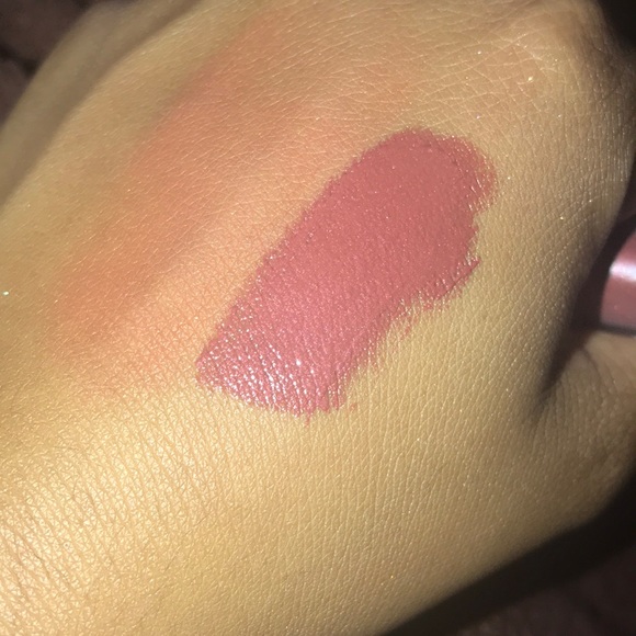 Lip gloss - Picture 3 of 3